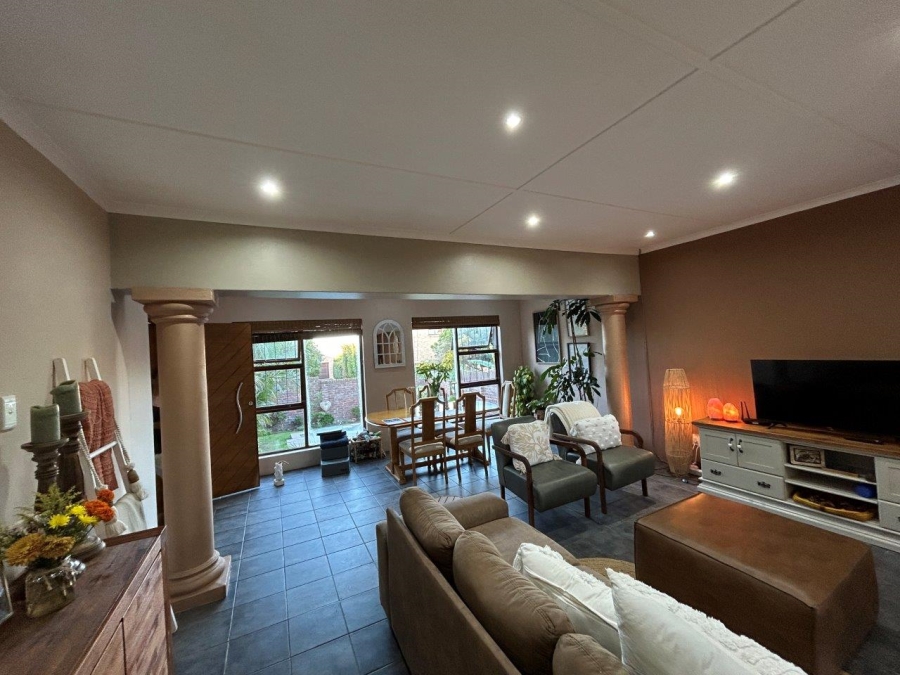 4 Bedroom Property for Sale in Noorsekloof Eastern Cape